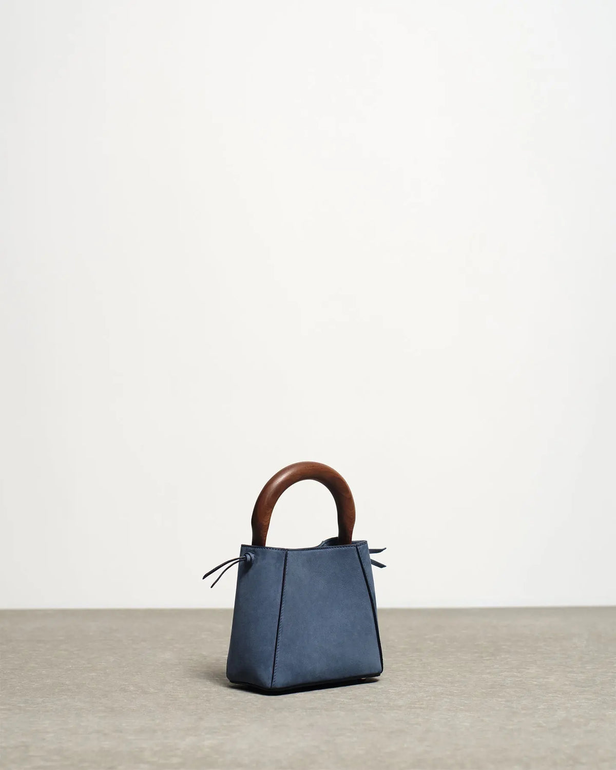 quinta bag in danube angle view