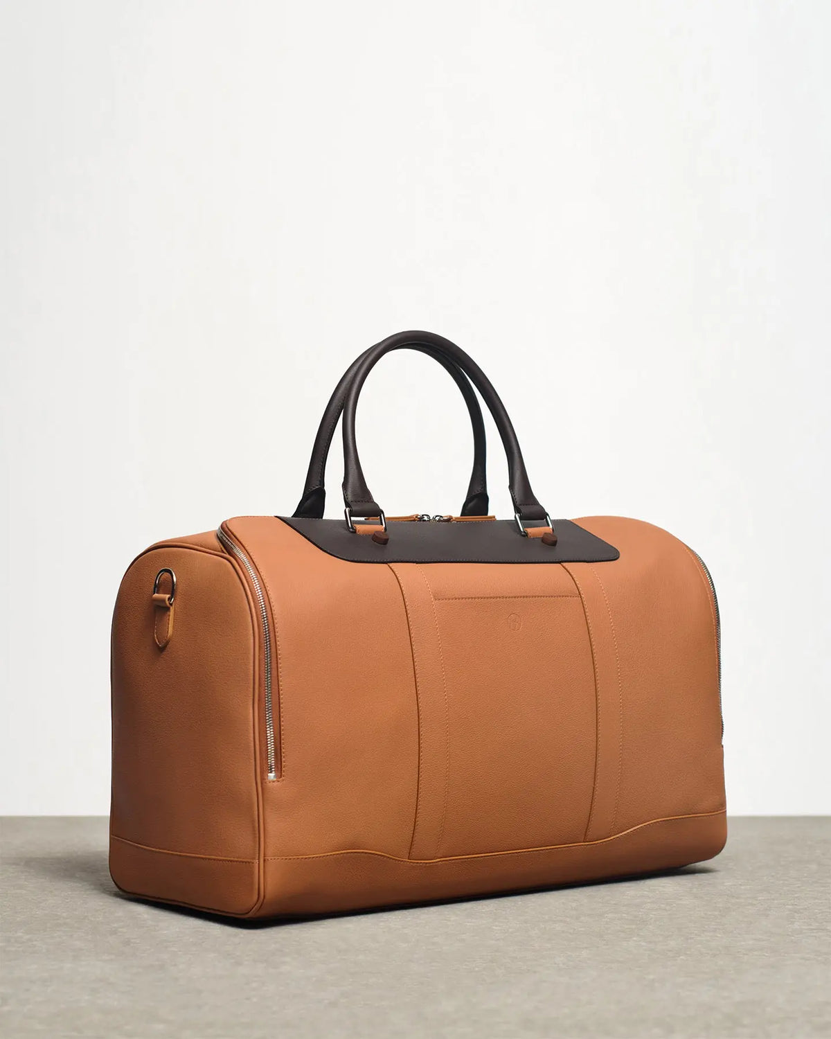 Cooper’s duffle bag in honey cacao brownfront view