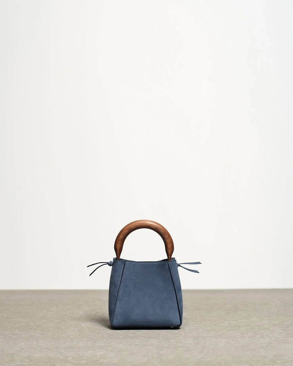 quinta bag in danube front view